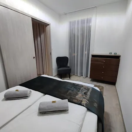 Apartment Belvaros & *